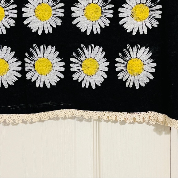 Chloe K Daisy Rayon Long Sleeve Small White Yellow Daisies Sweater Crop Top - Picture 4 of 10